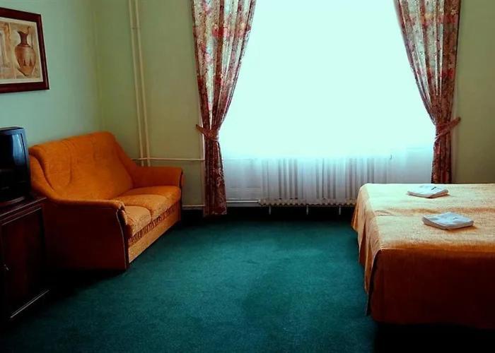 Hotel Ester การ์โลวีวารี ภายนอก รูปภาพ