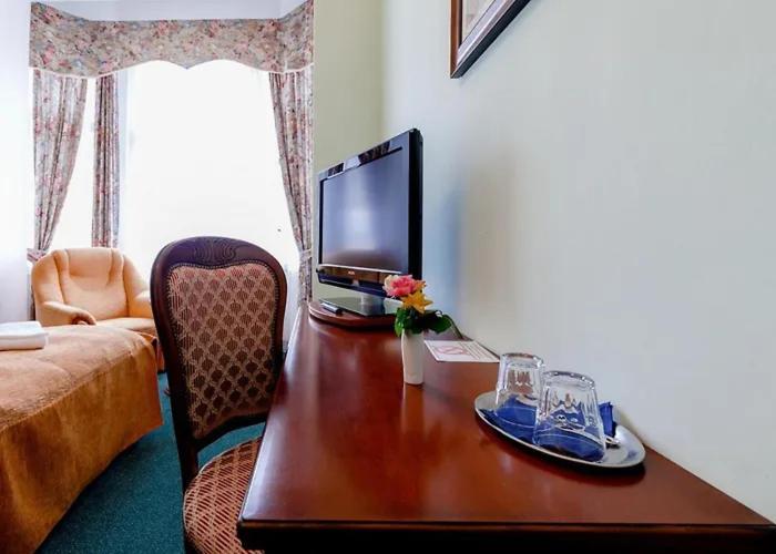 Hotel Ester การ์โลวีวารี ภายนอก รูปภาพ