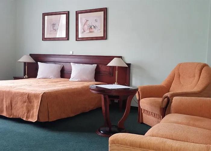 Hotel Ester การ์โลวีวารี ภายนอก รูปภาพ