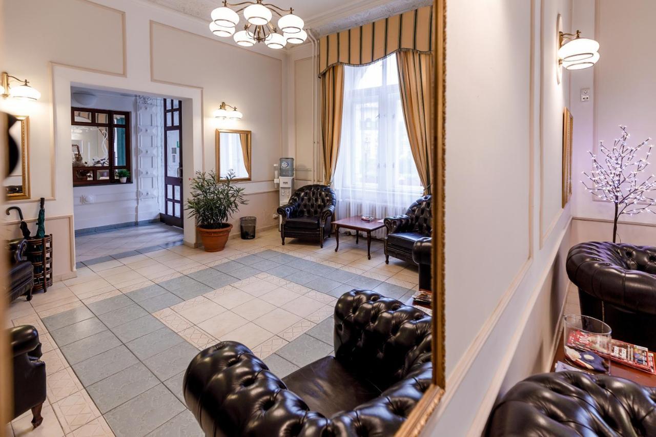 Hotel Ester การ์โลวีวารี ภายนอก รูปภาพ